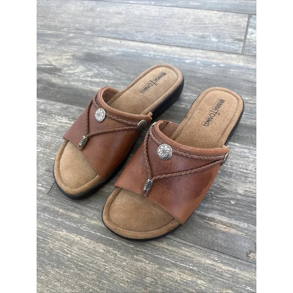 Minnetonka Womens 7 Moccasin Silverthorne Slide Tan Brown Leather Sandals
